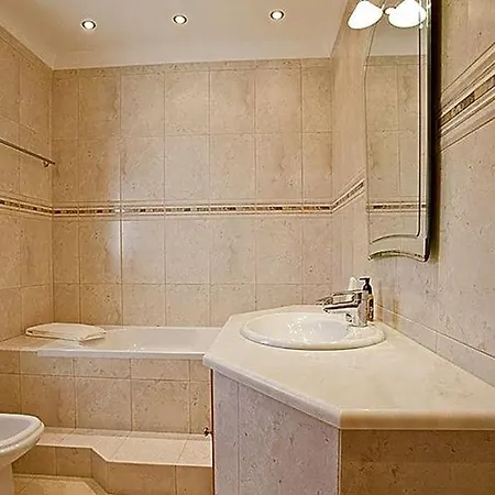 Carvoeiro Sleeps 8 Pool Air Con Wifi 卡武埃鲁