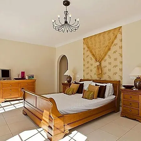 Carvoeiro Sleeps 8 Pool Air Con Wifi * Carvoeiro (Lagoa)